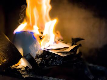 Ein Feuer - im Frühjahr mussten in Lichteneiche etliche gelöscht werden.Foto: Kristina/stock.adobe.com