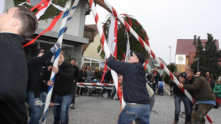 ... sie am Ende doch noch in den Ständer passte und aufgestellt werden konnte. Foto: Werner