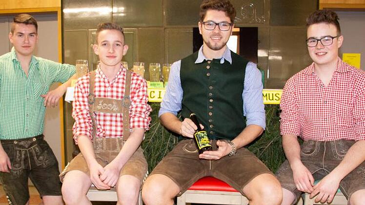 Strahlende Gewinner: Philipp Meixner, Elias Rittmayer, Philipp Welles und Peter Schaaf haben den besten Gesellensud 2019 kreiert. Ihr Citrus Maximus schmeckt wegen seiner außergewöhnlichen Hopfensorten nach Zitronen und Mandarinen.Sonny Adam
