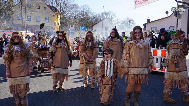 Die Burgratze aus Schwarzenfels brachten Indian Spirit nach Zeitlofs. Foto: Marion Eckert