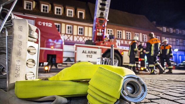 In Landshut (Niederbayern) hat in der Nacht auf Mittwoch ein Mehrfamilienhaus gebrannt. Symbolfoto: Rene Ruprecht