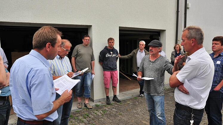 Die Horhäuser Jugend kann sich freuen. Denn der Gemeinderat hat in seinem Haushalt die Mittel für eine Verlagerung des Jugendraumes in die auf der Rückseite des Mehrzweckgebäudes gelegenen Garagen eingestellt. Foto: Ulrike Langer