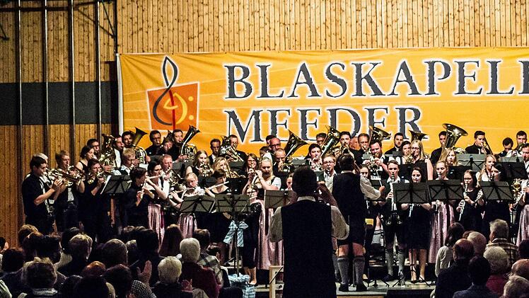Impressionen vom Doppelkonzert in der Schulturnhalle Meeder.Foto: Jochen Berger