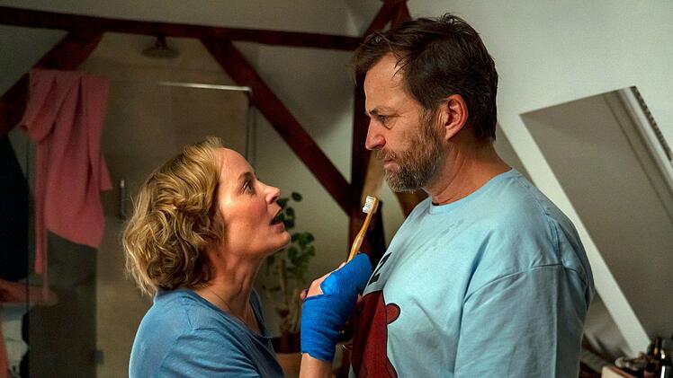 Die Ehe von Kristina Lurz (Silke Bodenbender) und ihrem Mann Lennart (Christian Erdmann) hat schon bessere Zeiten gesehen. Erst Lennarts Einsatz für das IT-Projekt macht ihn in den Augen seiner Frau wieder attraktiv.
