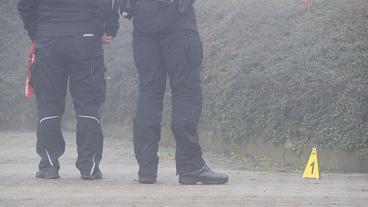 Nabelschnur auf Parkplatz gefunden - doch von Mutter und Kind fehlt jede Spur