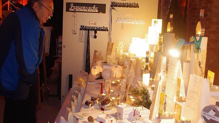Beim Martini-Markt gab es jede Menge selbst hergestellte Weihnachtsdekoration zu bewundern.