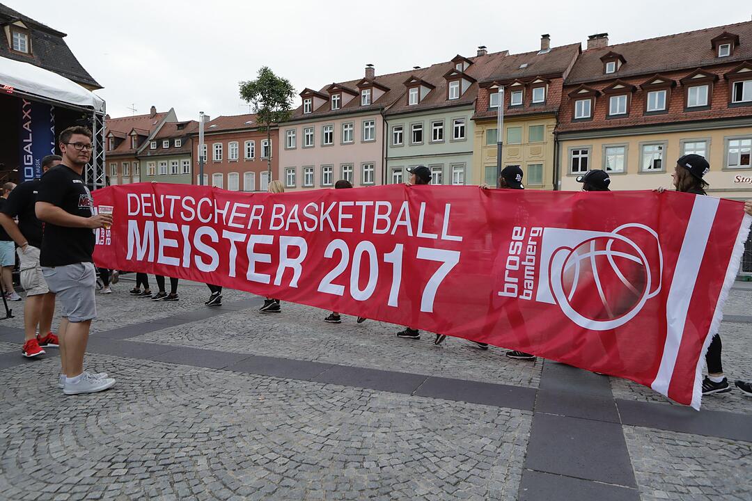 Brose Bamberg: Die Meisterfeier am Bamberger Maxplatz