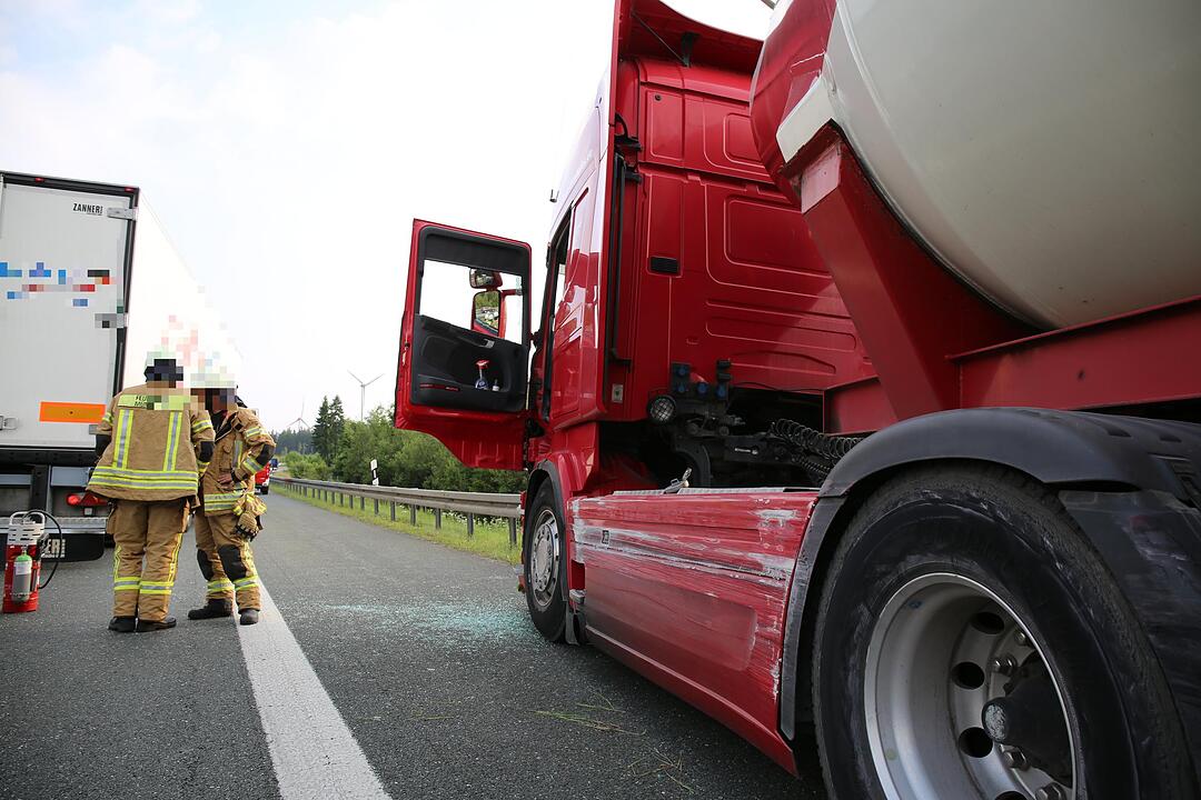 Unfall auf A9: Helfer retten bewusstlosen Lkw-Fahrer