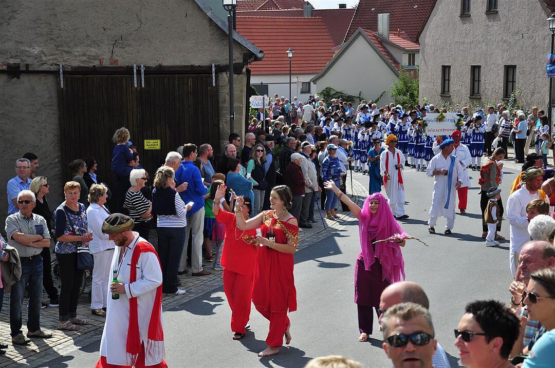 Kirchweih: einmal um die Welt