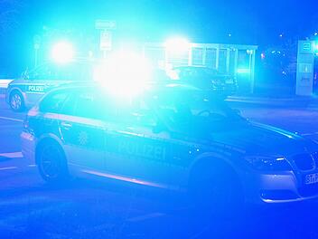 Heftiger Vorfall in NRW am Wochenende: Ein H&auml;ftling im Hafturlaub verweigert eine Polizeikontrolle und rast pl&ouml;tzlich los. Dabei schleift er eine Beamtin mit. Symbolbild: Ronald Rinklef