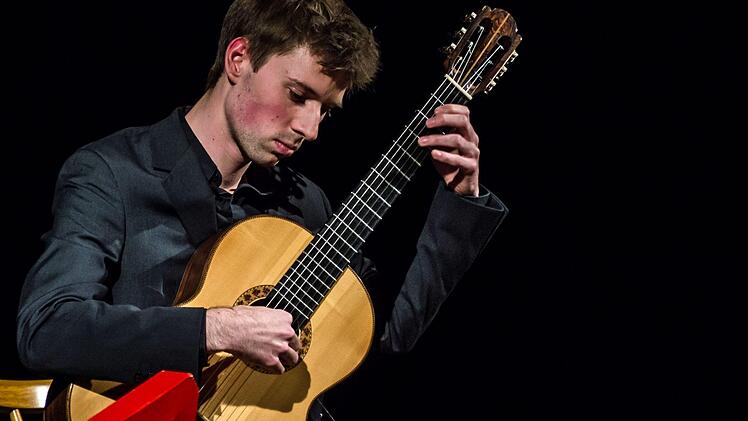 Gitarrist und Lautenist: Elias Conrad gastierte im Elsicher Dorfhaus.Foto: Jochen Berger