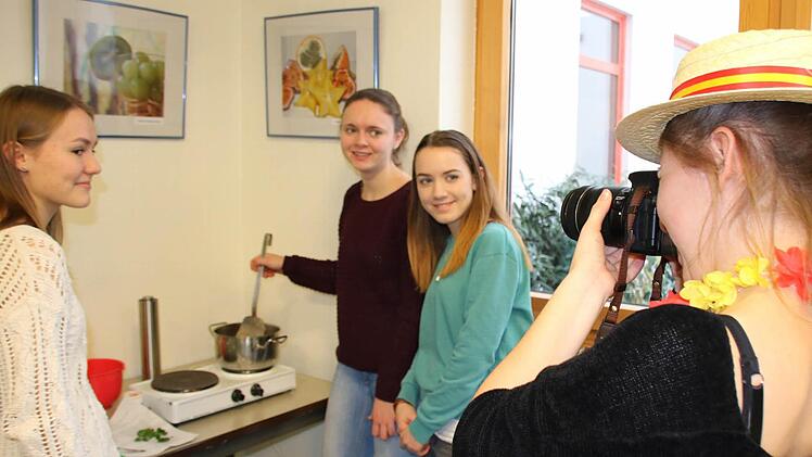 Bei Kochkursen konnten Besucher spanische und französische Spezialitäten selbst zu bereiten. Fotos: Ralf Ruppert