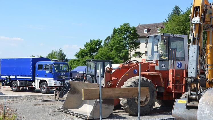 Erster Spatenstich zum Neubau des THW in Bad Kissingen.  Foto: Peter Rauch