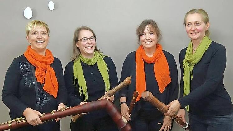 Angelika Heilmann, Pia Schäffner, Beate Wagner und Christiane Ruß begeisterten in der Bücherei  Foto: Stadtbibliothek/K. Wengerter
