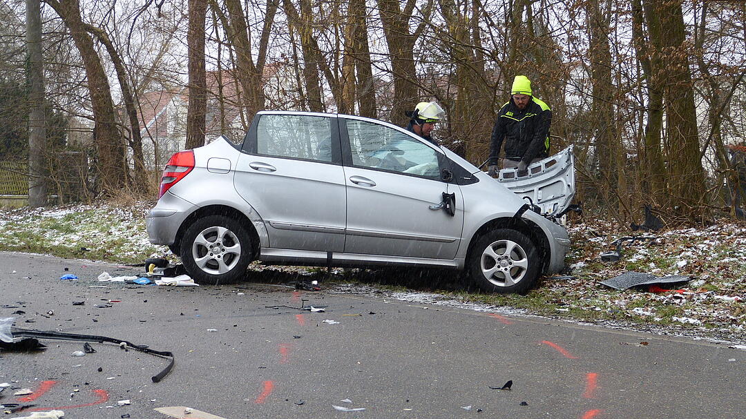 Unfall in Fürth: Auto kracht in Linienbus