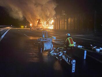 Brennender Lkw sorgt für Sperrung auf A9 im Kreis Bayreuth