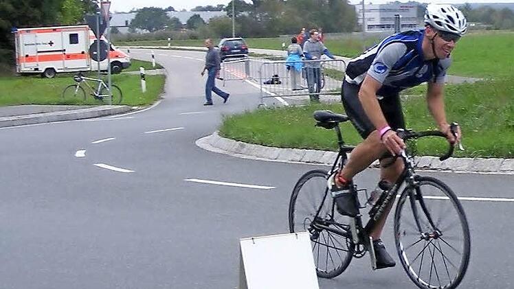 Einen Notarzt brauchten beim diesjährigen Medwork-Triathlon weder Schwimmer noch Radfahrer oder Läufer. Fotos: mle
