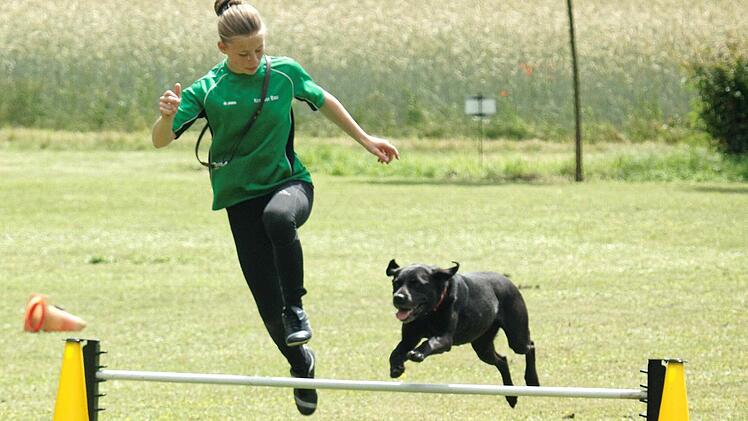 Die 14-jährige Isabel Seifert aus Wonfurt gewann mit Mia und 256 Punkten bei der weiblichen Jugend den "Vierkampf 1". Foto: Ralf Naumann