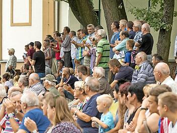 Mit dem Erfolg kommen die Zuschauer. Am Dienstag im Pokal gegen die SpVgg Bayreuth darf sich die SpVgg Jahn Forchheim sicher über eine volle Tribüne freuen. Foto: Felix Schott
