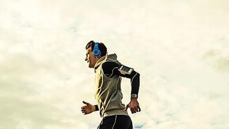 Sportler sollten auch mal auf Kohlenhydrate vor dem Training verzichten, und so ihren Fettstoffwechsel aktivieren.  Foto: Westend61/Uwe Umstätter