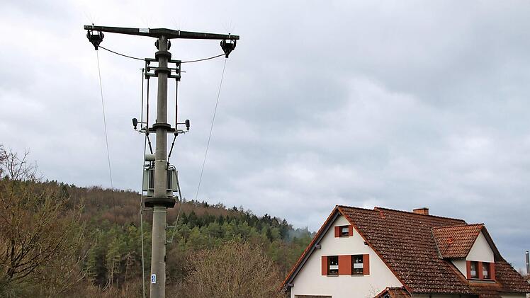 Dieser Mast an der Jörgenmühle wird verschwinden wie alle Masten zwischen Brünn und Althausen.  Foto: Thomas Malz