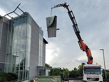 Bamberg: Sturm reißt Dach von Arbeitsagentur - Behörde schildert Schaden