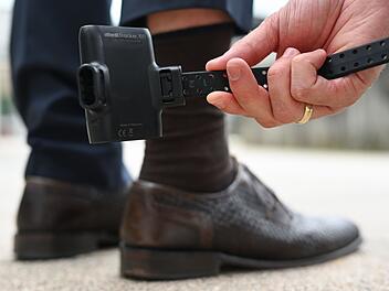 Elektronische Fu&szlig;fessel