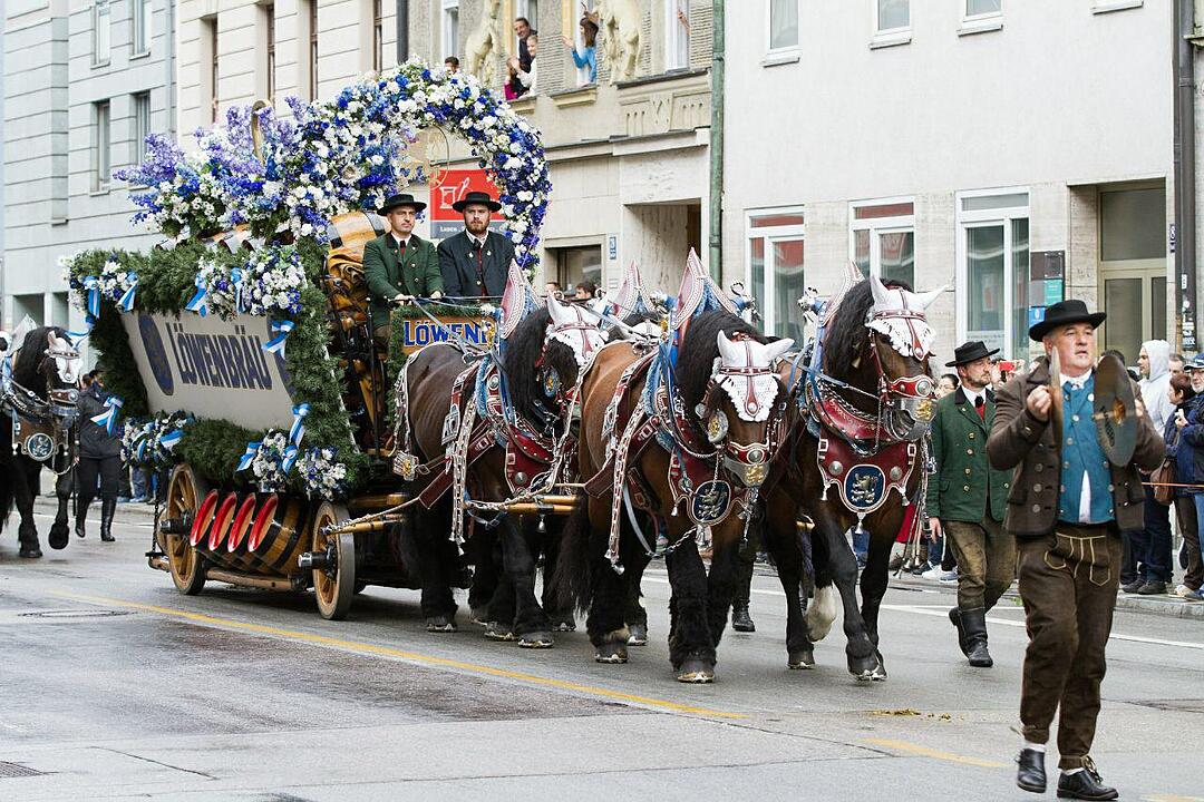 Wiesn-einzug der Winzer