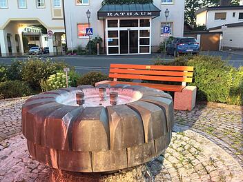 Der Brunnen vor dem Mainleuser Rathaus. Foto: Jürgen Gärtner