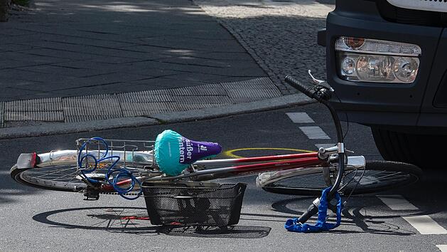 Lkw-Fahrer verletzt Radfahrerin im Kreis Roth