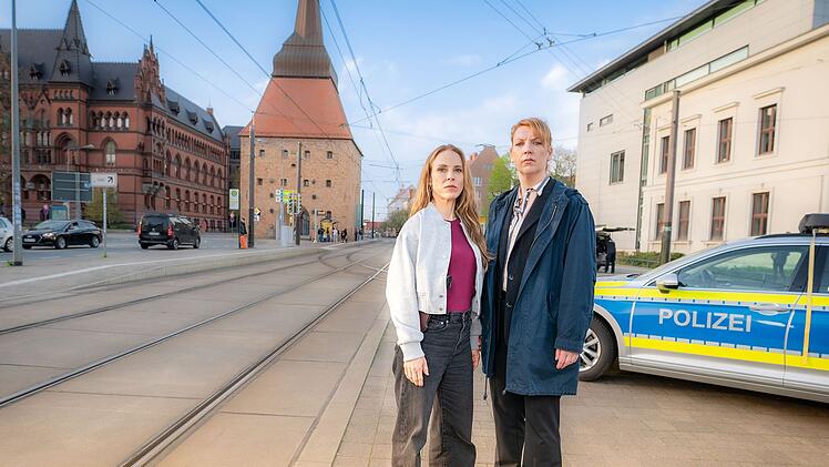 Melly Böwe (Lina Beckmann) und Katrin König (Anneke Kim Sarnau) ermitteln abermals gemeinsam in Rostock.