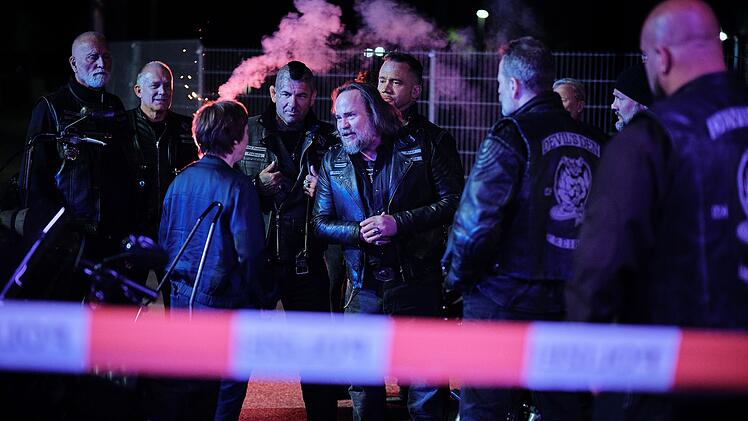 Der Tote war Mitglied der Freiburger Rocker-Szene. Vor der Diskothek hat Franziska Tobler (Eva L&ouml;bau) alle M&uuml;he, die Kumpels des Toten - darunter Franz' alter "Freund" Batzi Ehrhardt (Sascha Maaz) - zur&uuml;ckzuhalten. Die Rocker wollen Rache ...