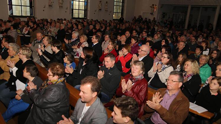 Das Konzert der Jugendblaskapelle St. Laurentius in der Pfarrkirche von Obertrubach war ein Magnet. Foto: Franz Galster