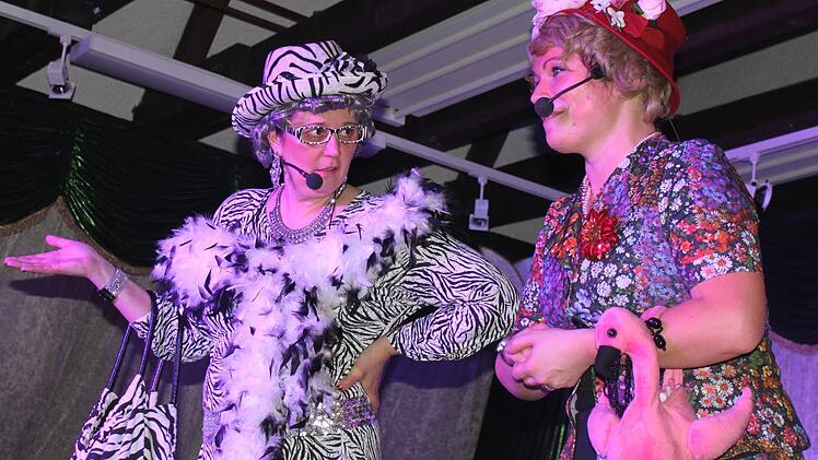 "Die Linden" Eva-Katharina Schmidt und Silke Arndt brachten den Saal zum Toben. Foto: Carmen Schwind