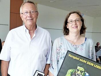 Steffi Posel verabschiedete Dieter Breivogel. Foto: Werner Reißaus