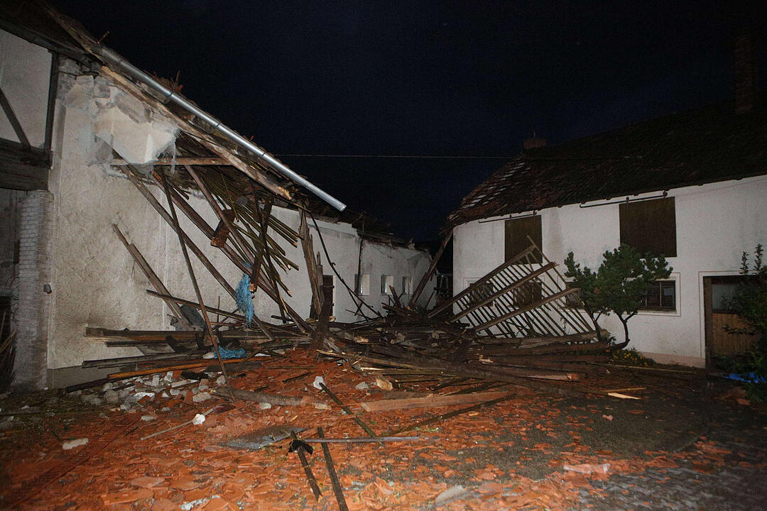"Absoluter Horror": Downburst fordert Todesopfer und sorgt für Schneise der Verwüstung