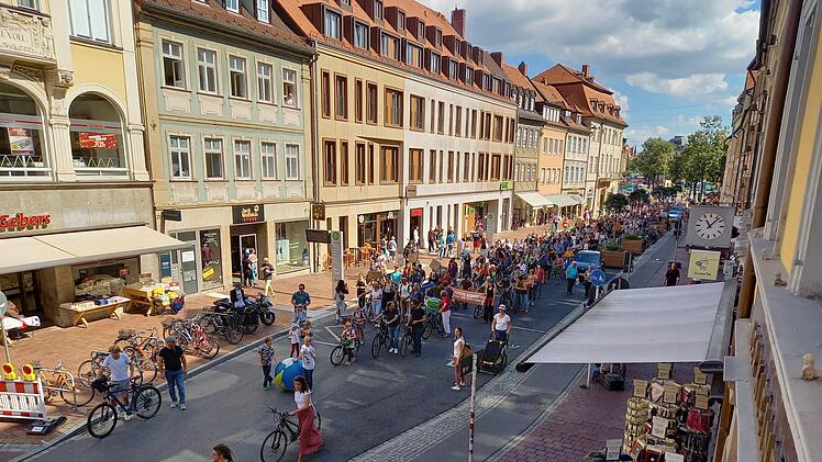 Bamberg: "Globaler Klimastreik" in Bamberg - zahlreiche Menschen demonstrieren