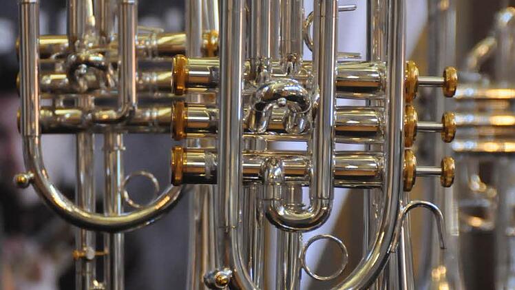 Bei der begleitenden Musikmesse informierten sich Musiker über Blechblasinstrument und die neuesten Trends, wie hier das Cornet.