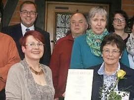Neuwahlen und die Auszeichnung von langj&auml;hrigen Vorstandsmitgliedern (von links): Kurt Matusch, B&uuml;rgermeister Sebastian Straubel, Vorsitzende Barbara H&ouml;lzel, Zweiter Vorsitzender Wolfgang Hiemisch, Kassiererin Heidi Schneider, Helga Taubmann, Schriftf&uuml;hrerin Anja Fischer und Dritte Vorsitzende Ursula Clemens  Foto: Martin Rebhan