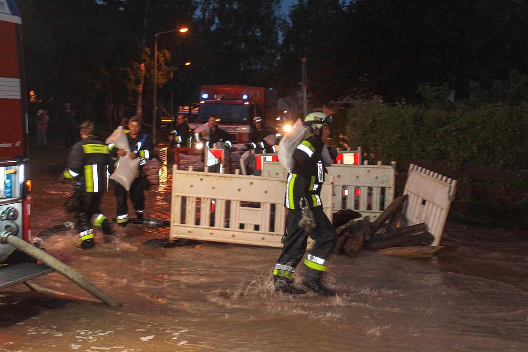 Nürnberg: Beschädigte Leitung setzt einen ganzen Straßenzug unter Wasser