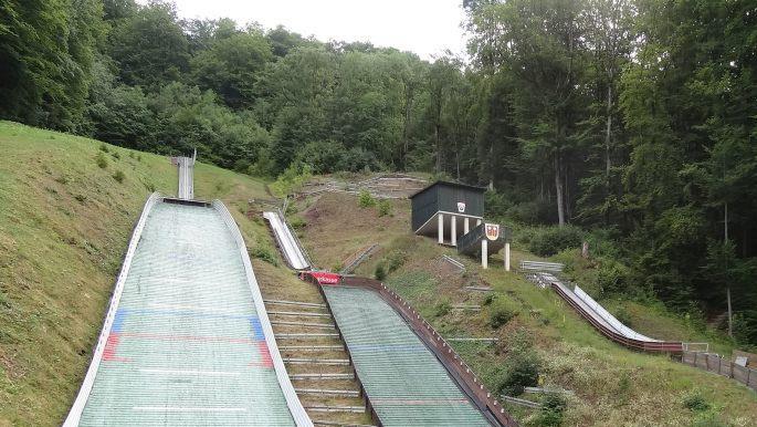 Der WSV Oberweißenbrunn wird sich nicht am geplanten Ausbau  zur Verbesserung der Schanzenanlage in Haselbach zu beteiligen. Der  Nutzungsvertrag  für die mit dem RWV Haselbach gemeinschaftlich genutzte  Skisprunganlage in Haselbach wurde aufgelöst. Marion Eckert