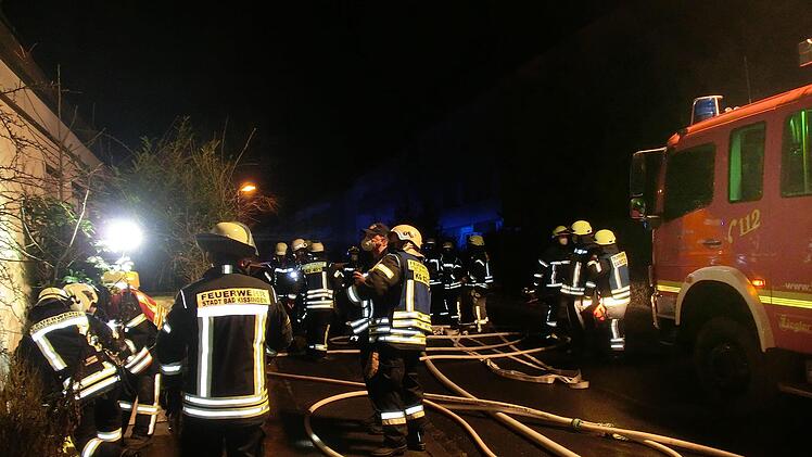Ein am Abend nicht gelöschtes Teelicht löste in der Nacht  auf Montag in der Schillerstraße  in Bad Kissingen einen Zimmerbrand aus, bei dem die Wohnungsinhaberin  leicht verletzt wurde. Foto: Peter Rauch