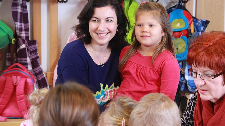 Man hatte den Eindruck, der Besuch im Kindergarten war für Bär, selbst eine dreifache Mutter, mehr als ein Pflichttermin.