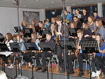 Die Bigband des Meranier-Gymnasiums begeisterte bei der "Blue Hour" mit Spielfreude, fetzigen Soli und beeindruckendem Sound.  Foto: Gerda Völk