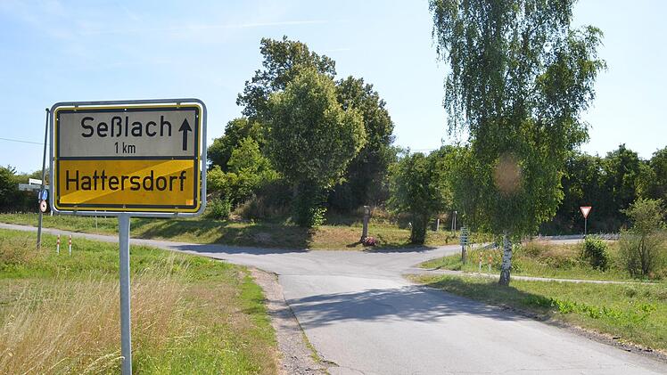 Mit dem Ausbau der Staatsstraße 2204 soll auch die steile und enge Zufahrt nach Hattersdorf angemessen ausgebaut werden.