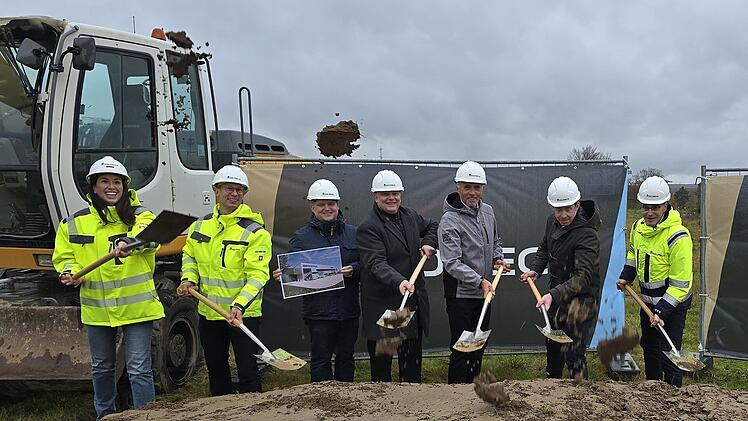 Volkach: "Stürmischer" Spatenstich für Millioneninvestition im Gewerbegebiet