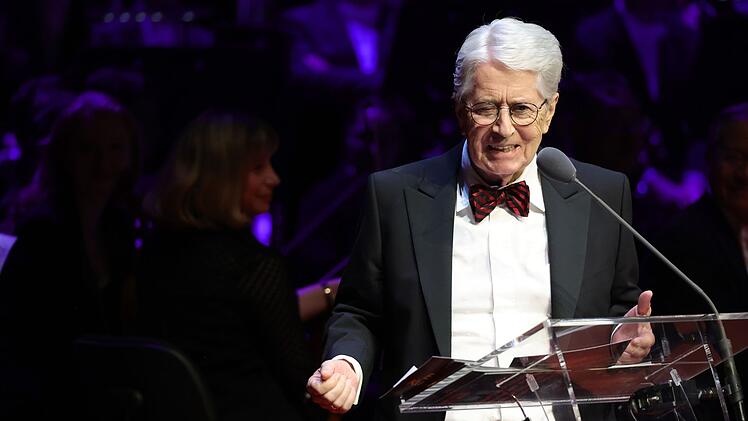 Einen der Grimme-Sonderpreise erh&auml;lt TV-Legende Frank Elstner.