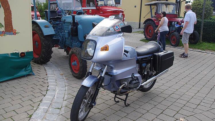 Beim historischen Bulldog- und Motorradtreffen in Neuses gab es zahlreiche Schätzchen zu bewundern. Foto: Heike Schülein