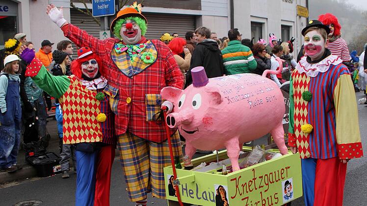 mit dem Sparschwein sammelten Knetzgauer für ihre Halle "werft uns Geld rein, Knetzgau wird bald pleite sein". Foto: Günther Geiling