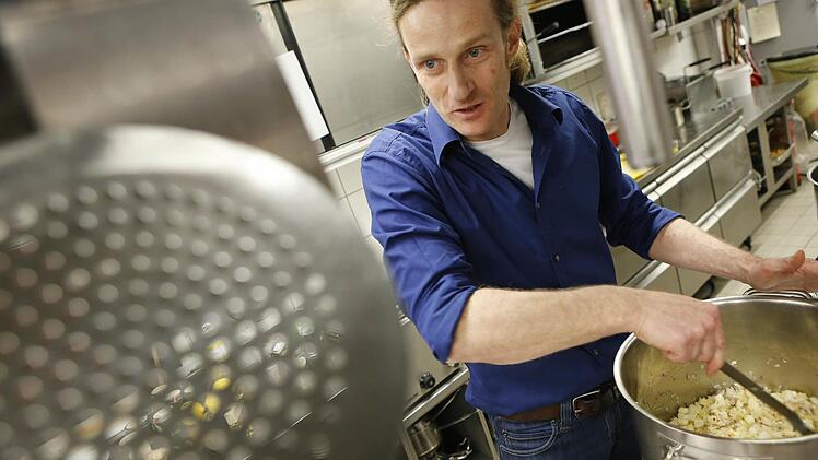 Blick in die Küche des Kulmbacher Gewürzsommeliers Frank Stübinger. Foto: Matthias Hoch